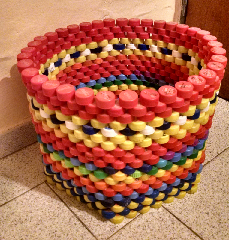 Корзинки из пластиковых пробок