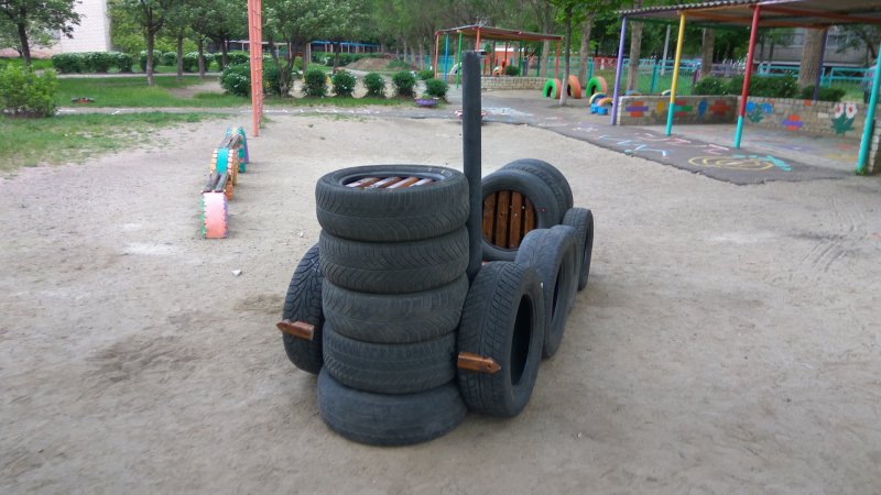 Паровоз из шин