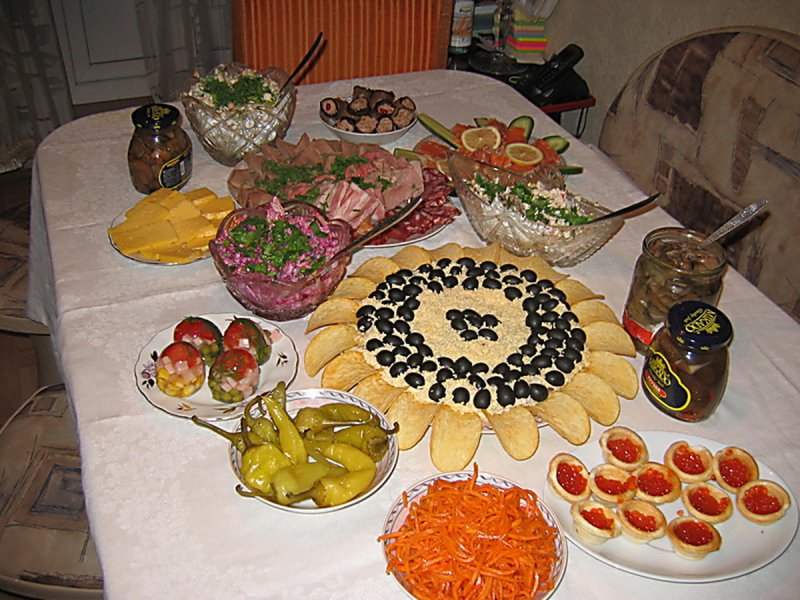 Скромный стол на новый год