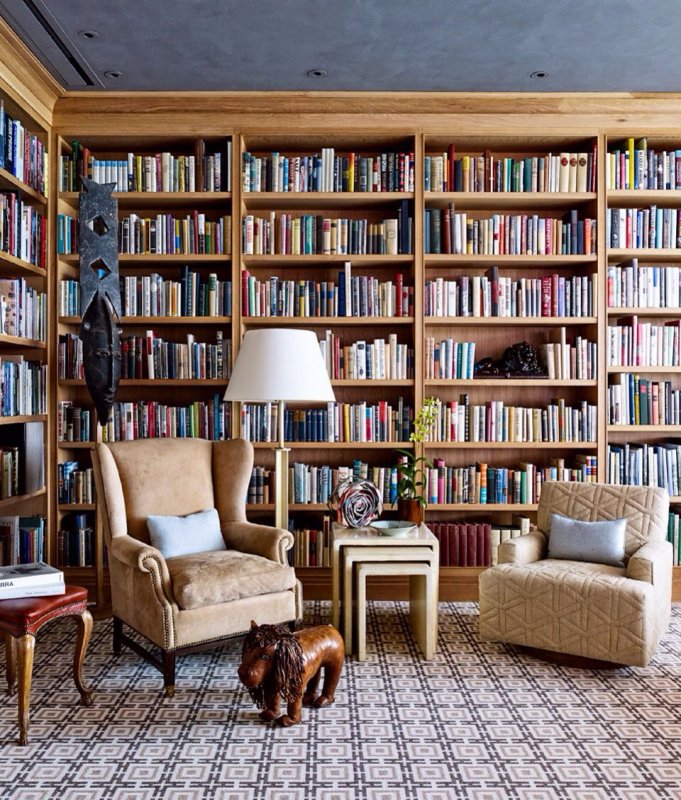 Кресло с книжными полками