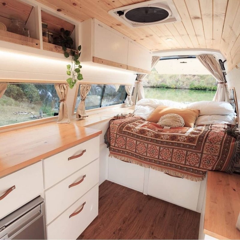 Автодом Airstream