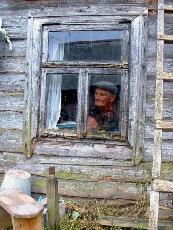 Окно в деревенском доме