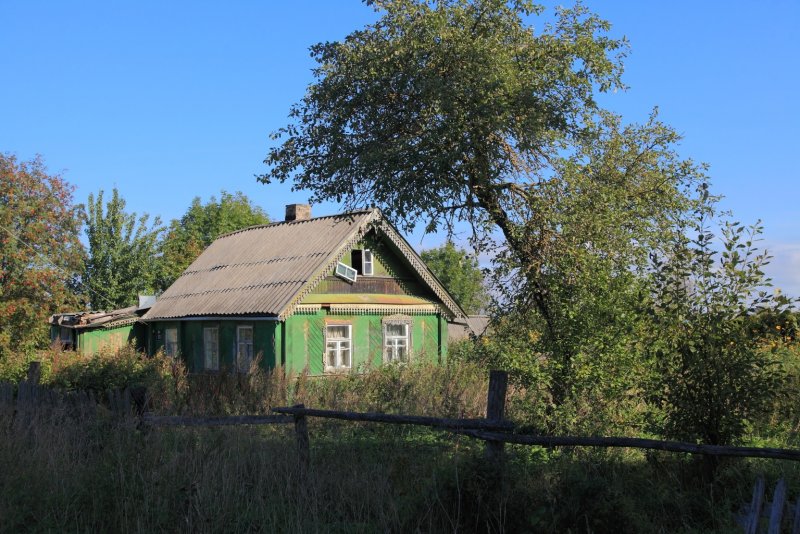 Старенький дом в деревне
