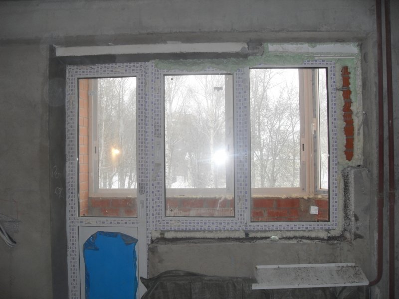 Окно панельного дома