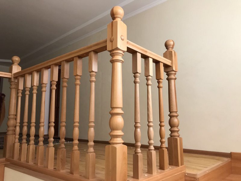 Балясина деревянная для стола