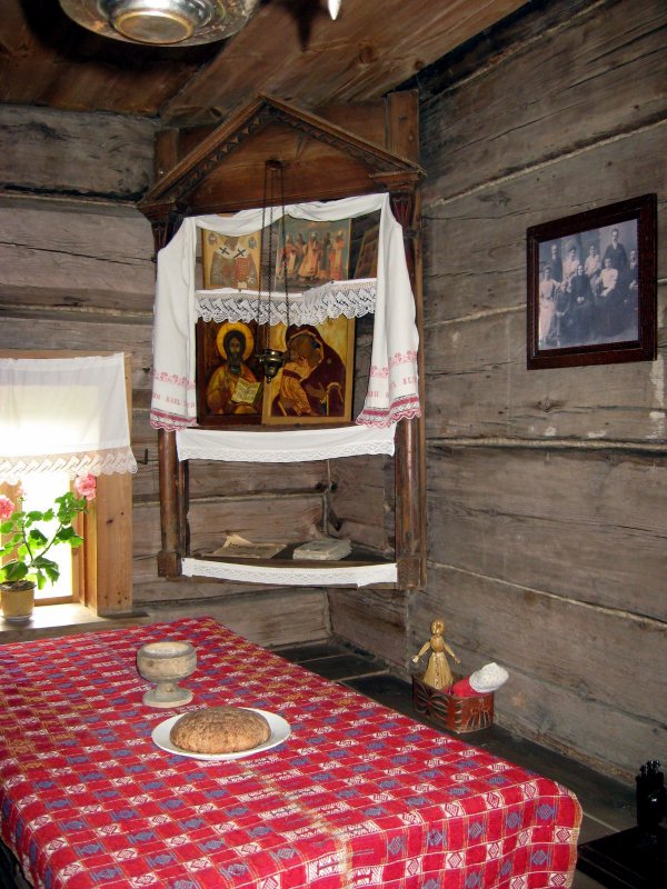 Красный угол в крестьянской избе