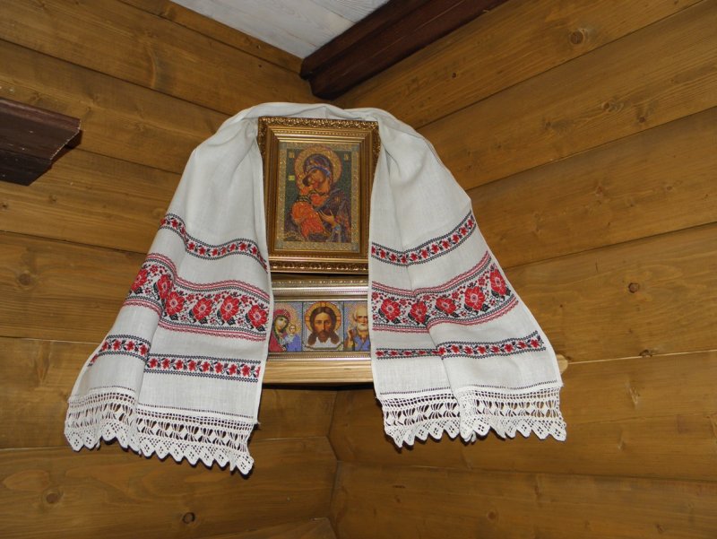 Красный угол с рушником