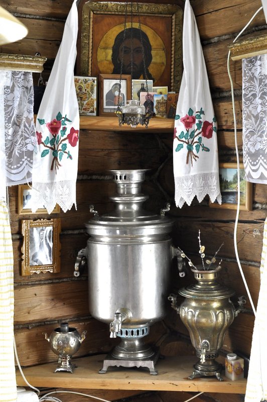 Самовар в русской избе