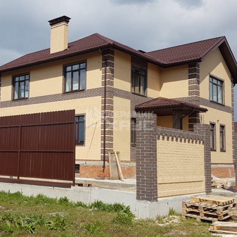 Пристрой из облицовочного кирпича цвет солома