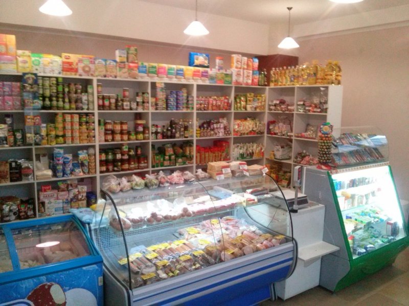 Продуктовый магазин в доме
