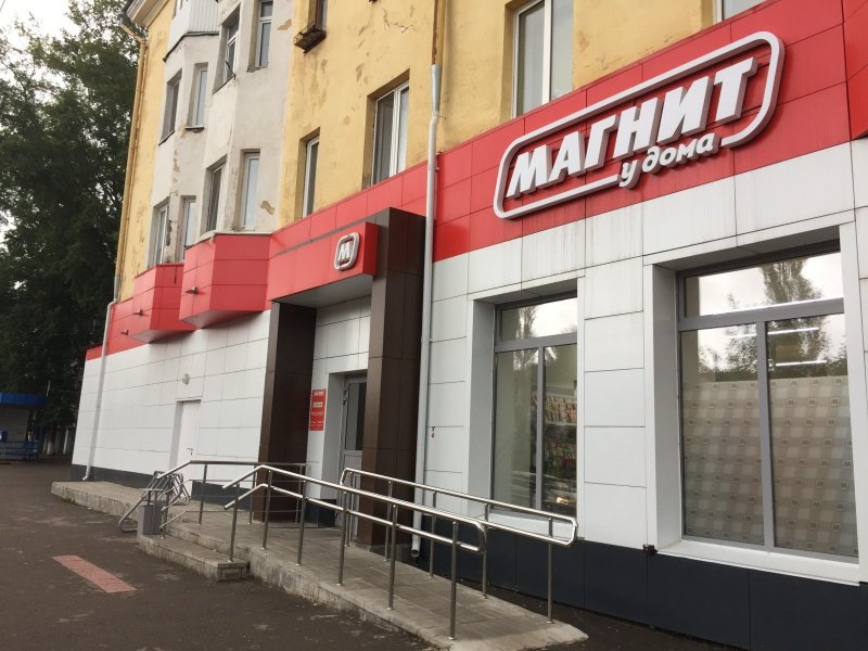 Фасад магазина продуктов