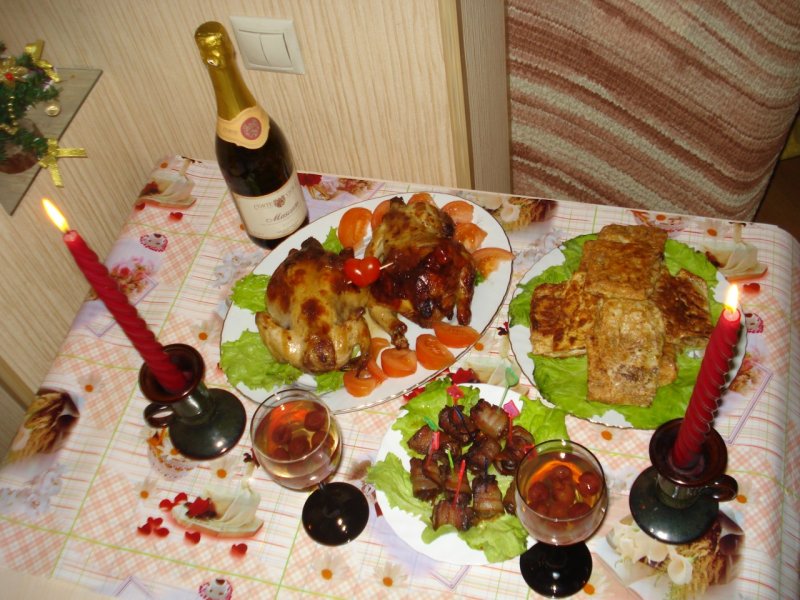 Вкусный праздничный ужин для мужа