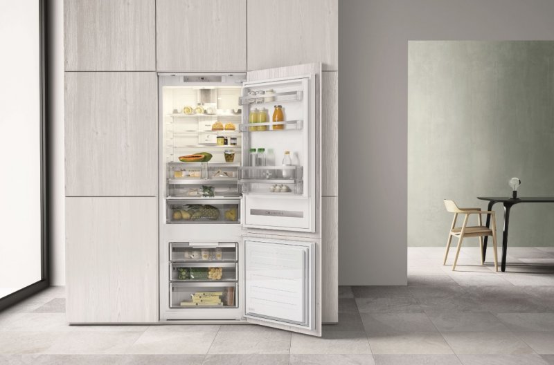 Холодильник Whirlpool 802 встраиваемый