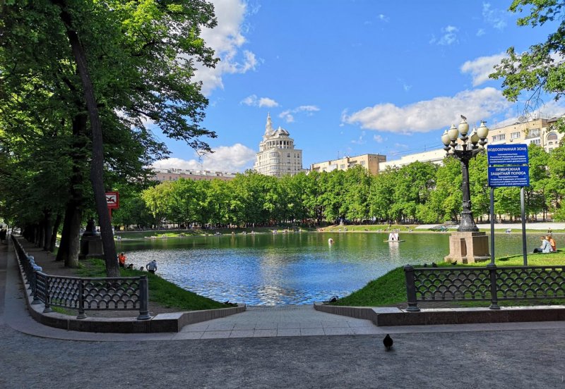 Патриаршие пруды Москва