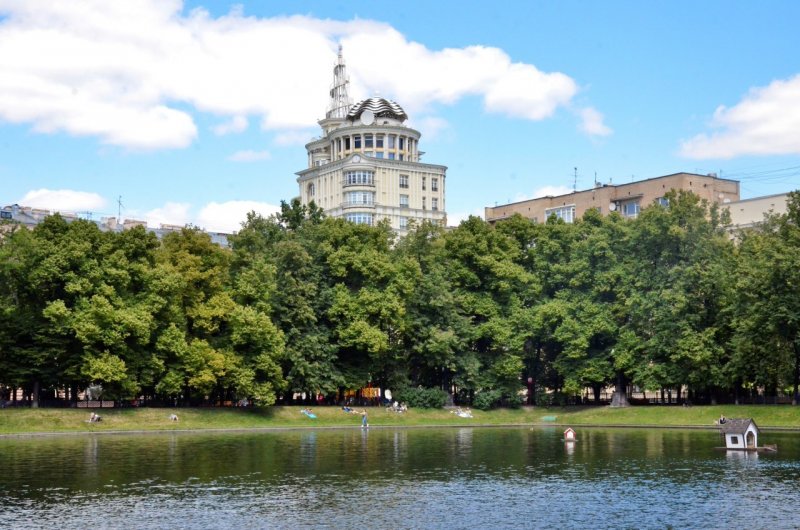 Дом на Патриарших прудах с винтовой лестницей фото