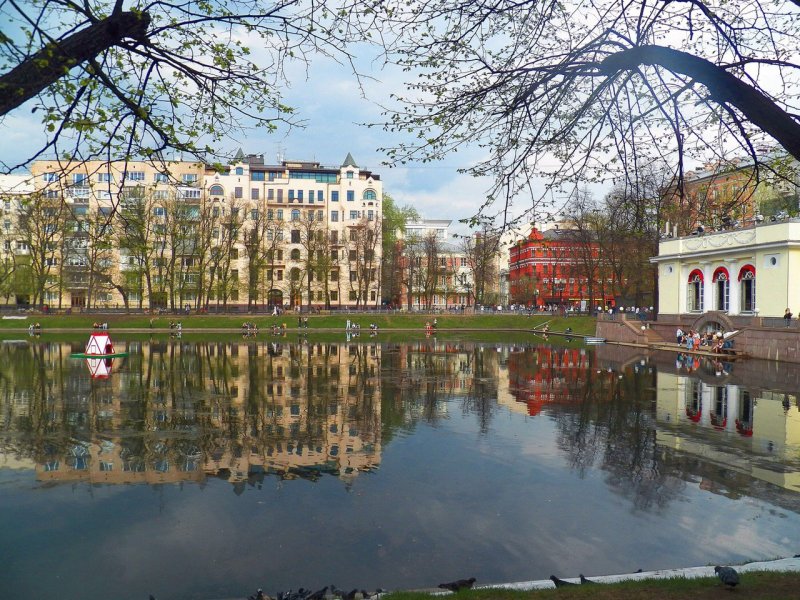 Патриаршие пруды Москва