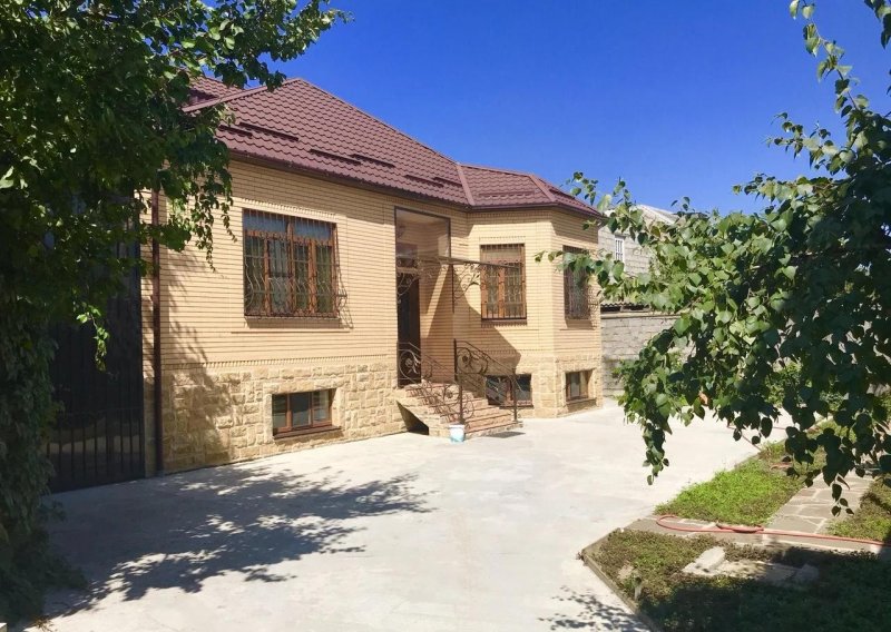 Красивый дом в Махачкале первый этаж