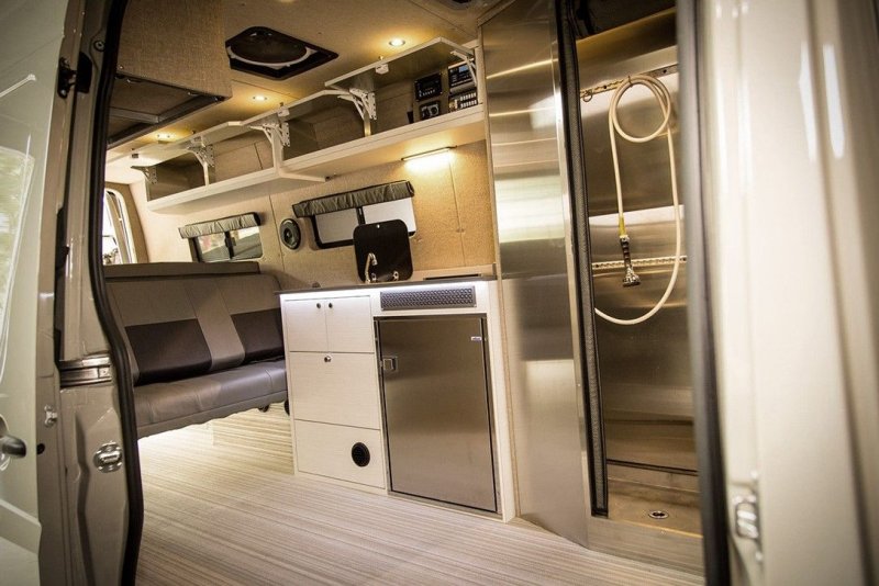 Mercedes Sprinter 4x4 Camper салон