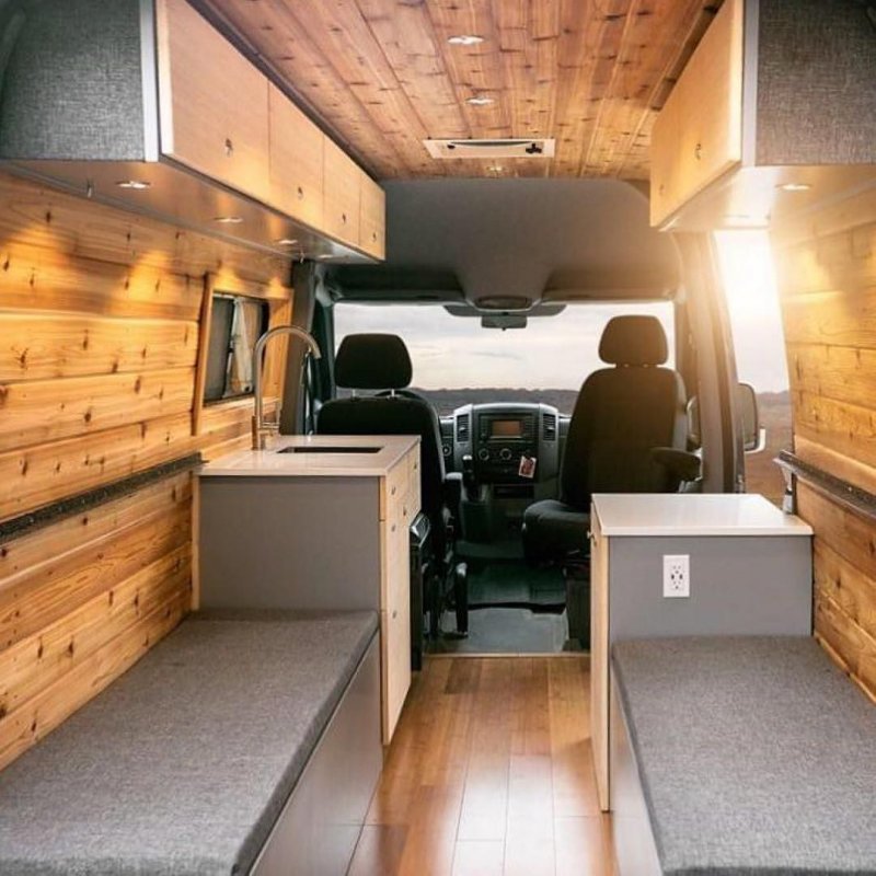 Ford Transit фургон внутри дом