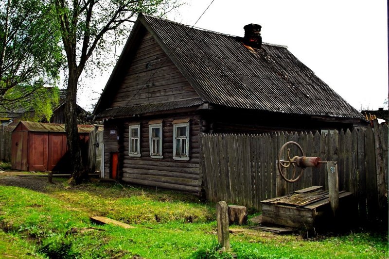 Старый дом в деревне