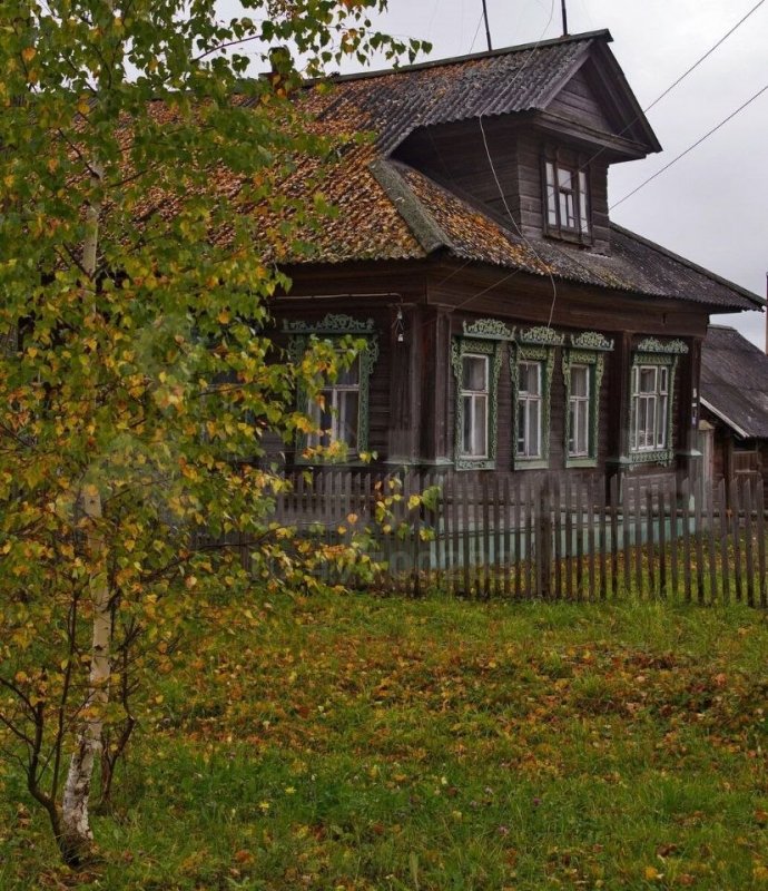 Деревянный деревенский дом