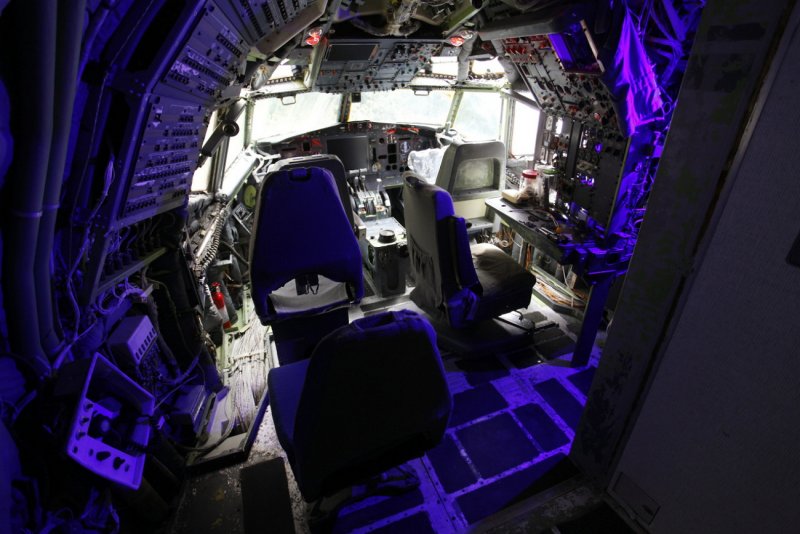 Брюс Кэмпбелл Boeing-727
