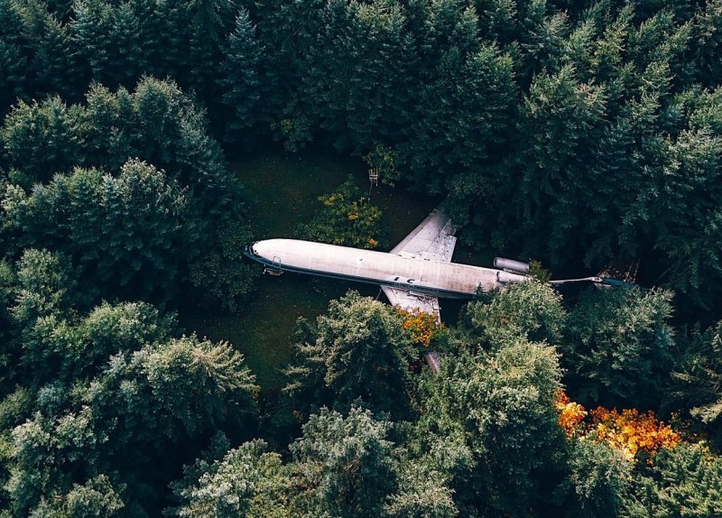 Боинг 727 дом в лесу