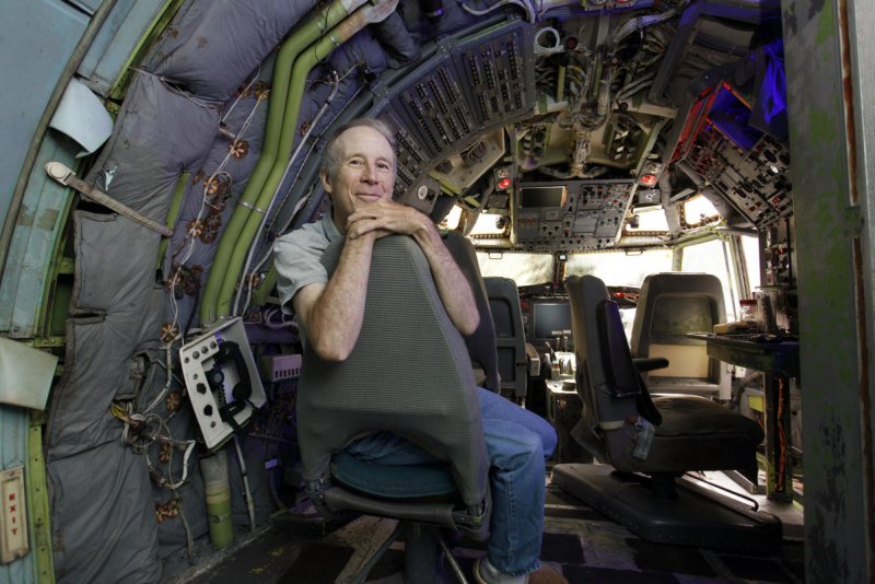 Брюс Кэмпбелл Boeing-727