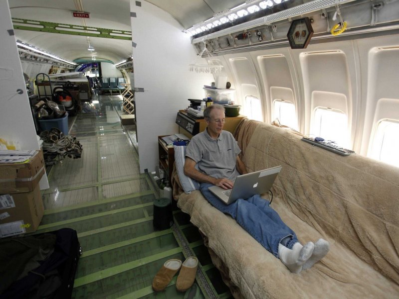 Дом самолет Боинг 727