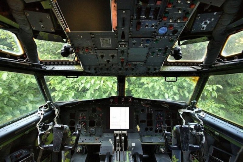 Брюс Кэмпбелл Boeing-727