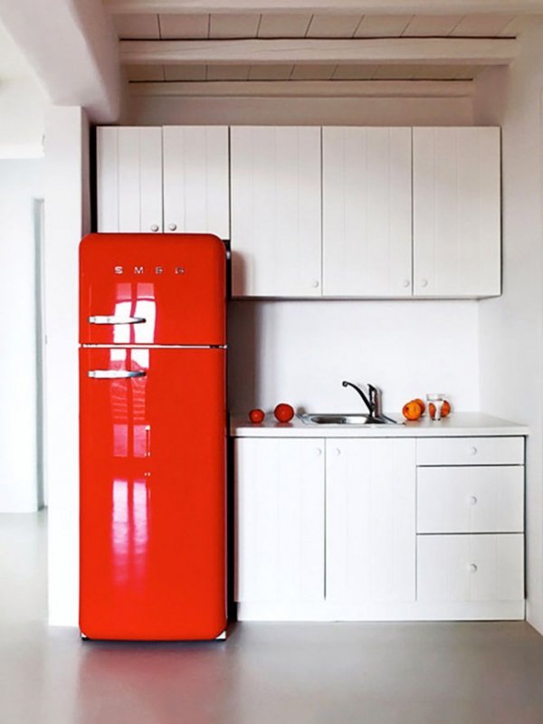 Холодильник Smeg в интерьере кухни