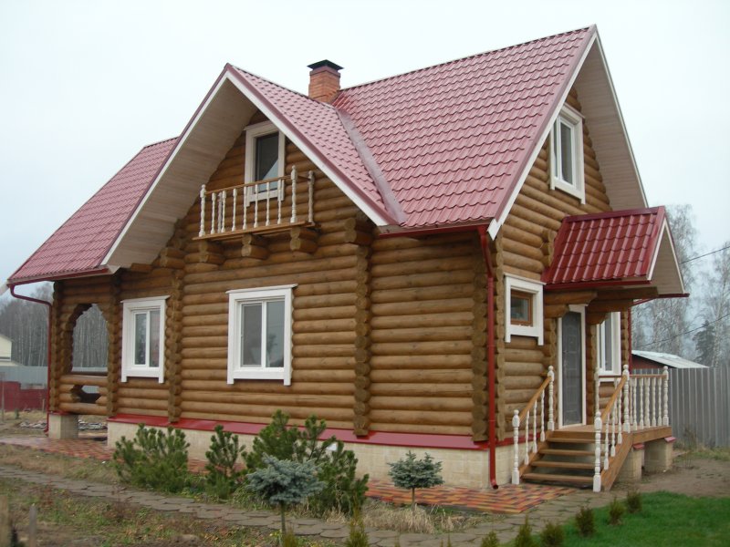 Дачный дом с красивыми пластиковыми окнами