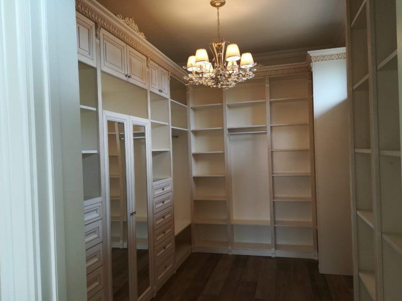 Классические гардеробные комнаты
