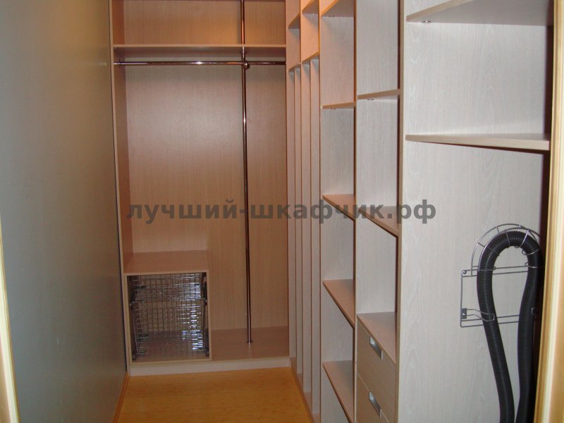 Узкая кладовка в хрущевке