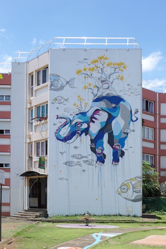 Рисунок на стене дома