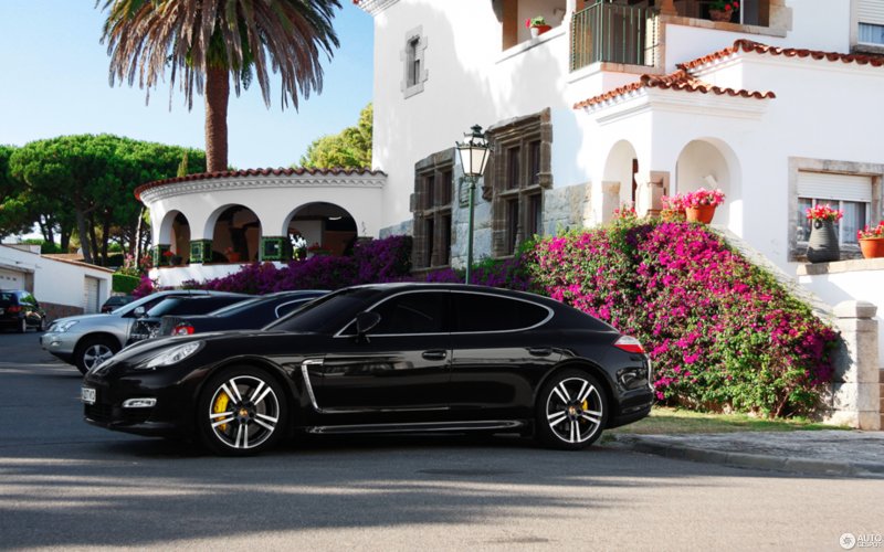 Porsche Panamera и дом