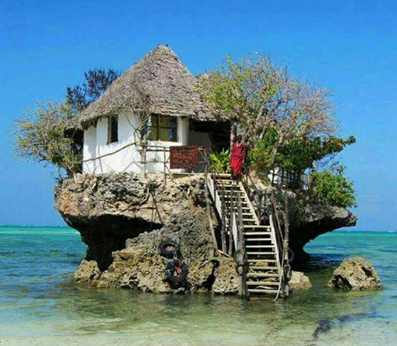 Домик на острове фото