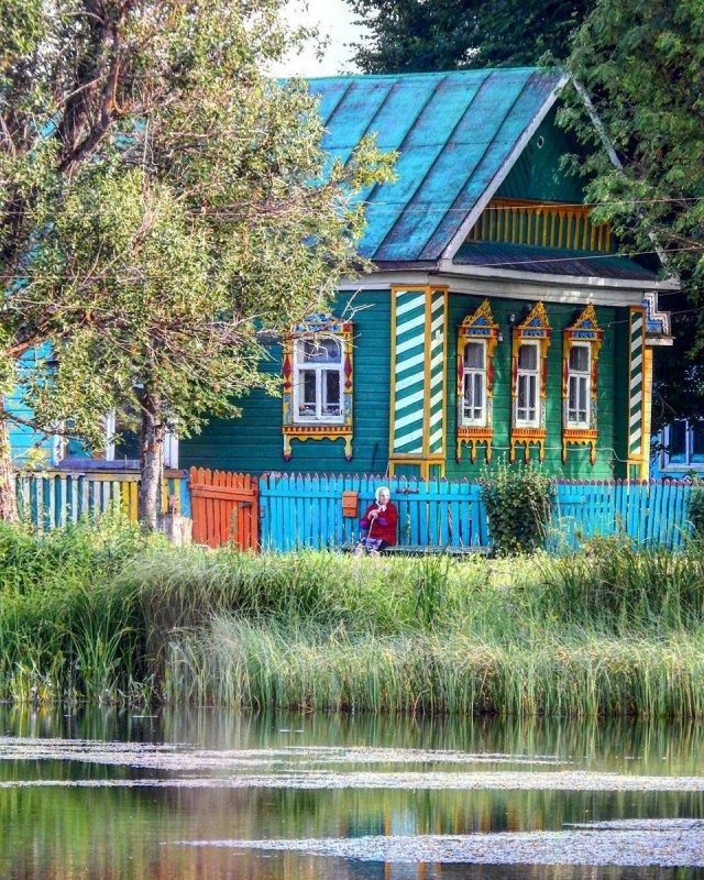 Деревенский дом летом