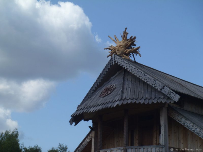Конек на доме