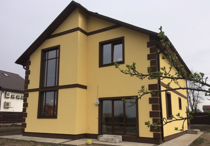 Фасад из мокрой штукатурки