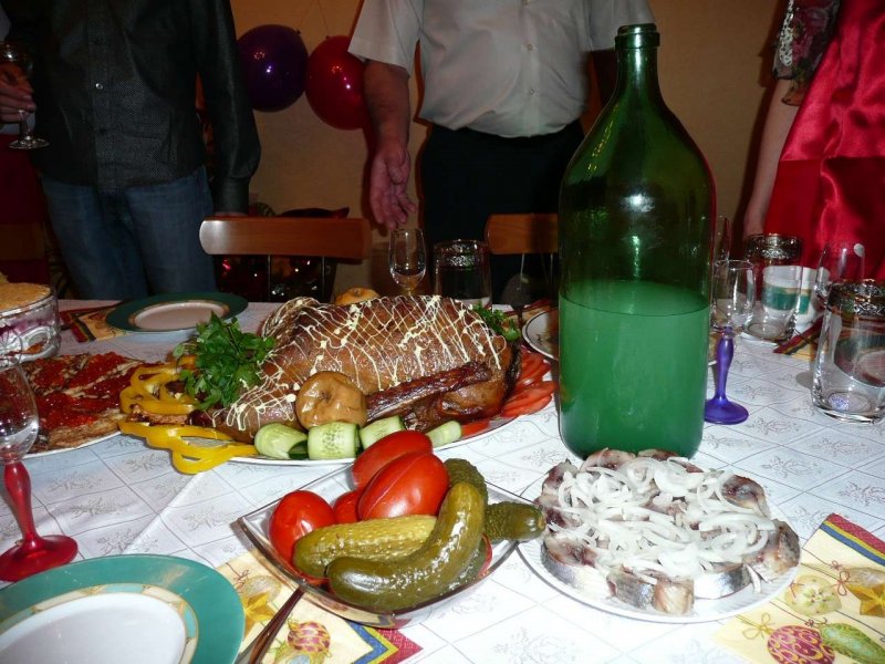 Накрытый стол с водочкой