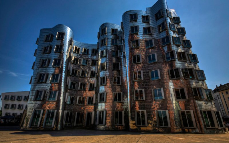 «Новая таможня» (der neue Zollhof)