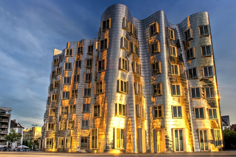 Старые красивые дома многоэтажные