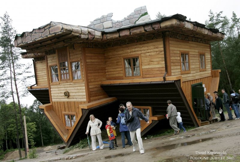Дом перевертыш Польша