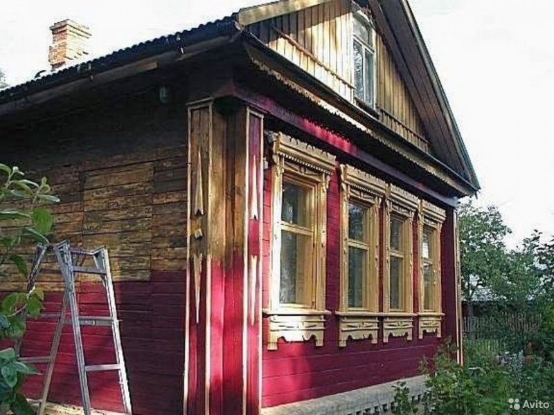 Фасад старого деревянного дома