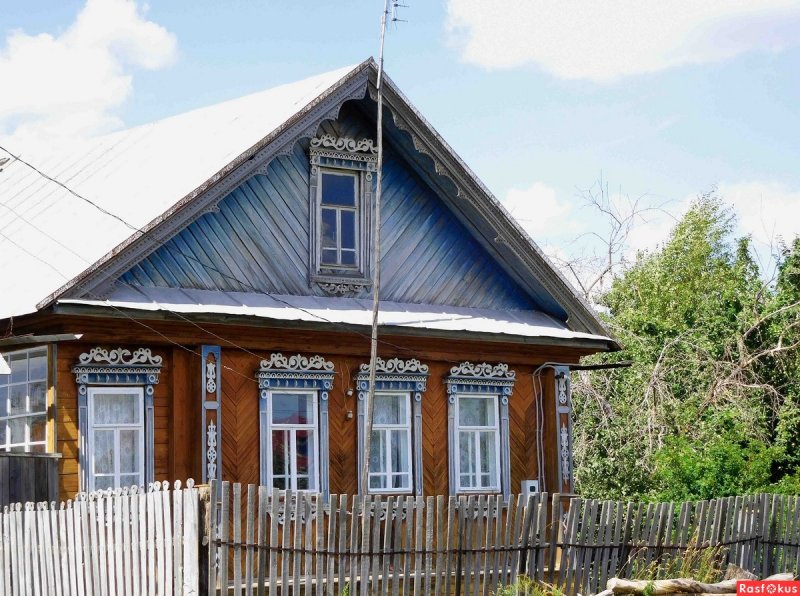 Покрасить деревенский дом бежевый