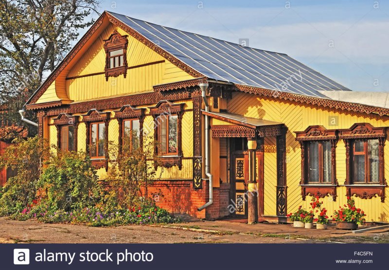 Красим деревенский дом