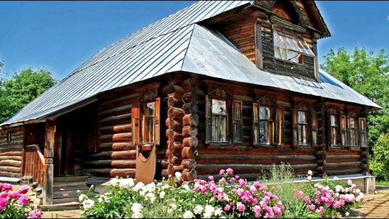 Красивый деревенский дом
