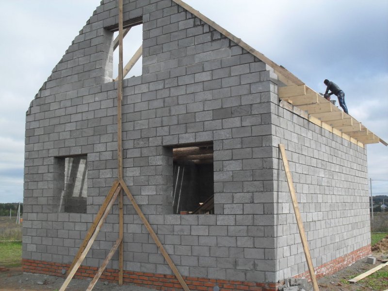 Дом из газосиликатного пеноблока