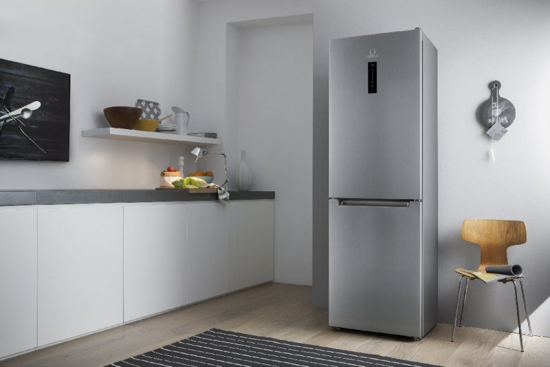 Холодильник Indesit DF 5200